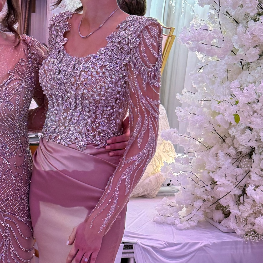 Custom gown - Picture 2 of 2